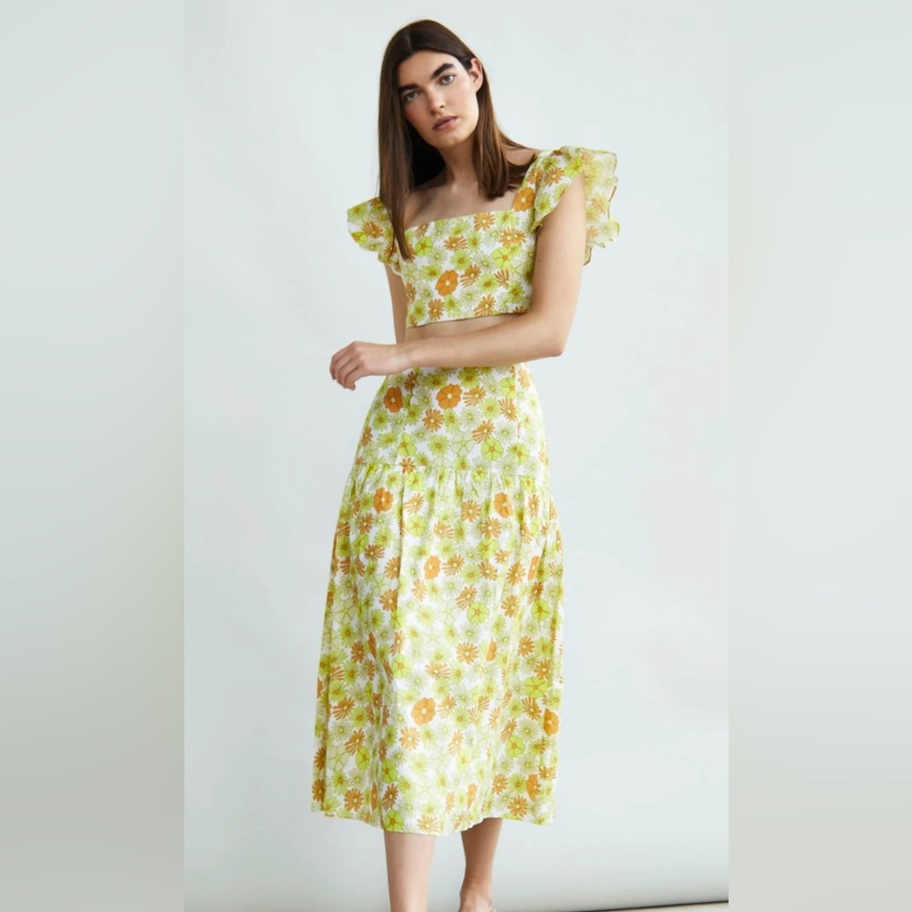 Glamorous Collection Ruffle Sleeve Top and Skirt Set